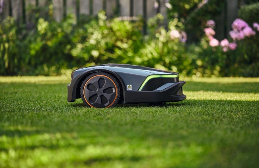 Les meilleurs robots tondeuses GPS : le comparatif